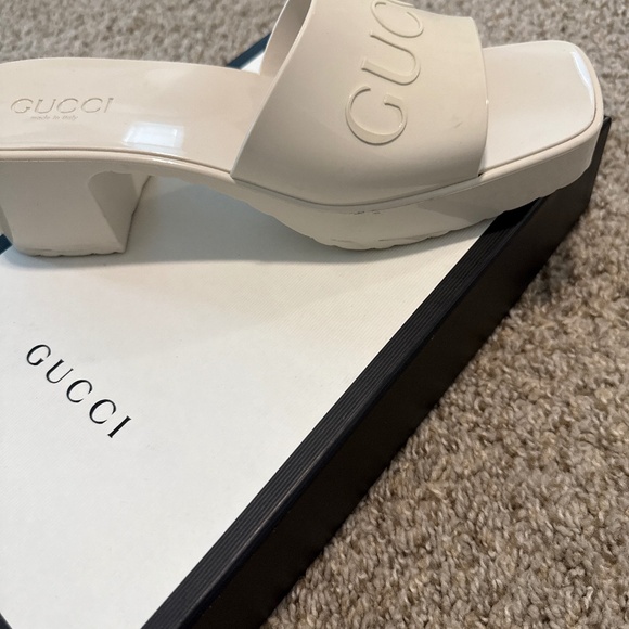 Gucci Sandals - Picture 1 of 4